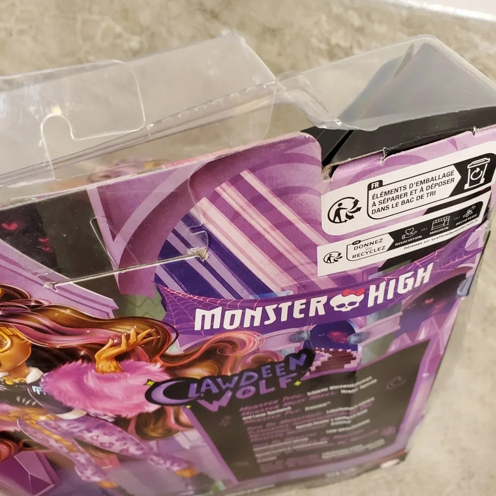 Monster High Clawdeen Wolf‎ 11in Fashion Doll w Pet Crescent and Accessories